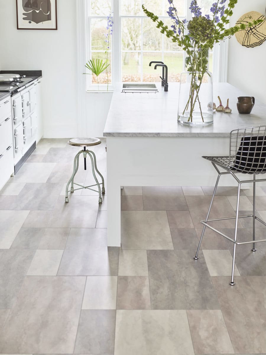 Amtico Signature Designers Choice DC407 in Frame Large Laying Pattern