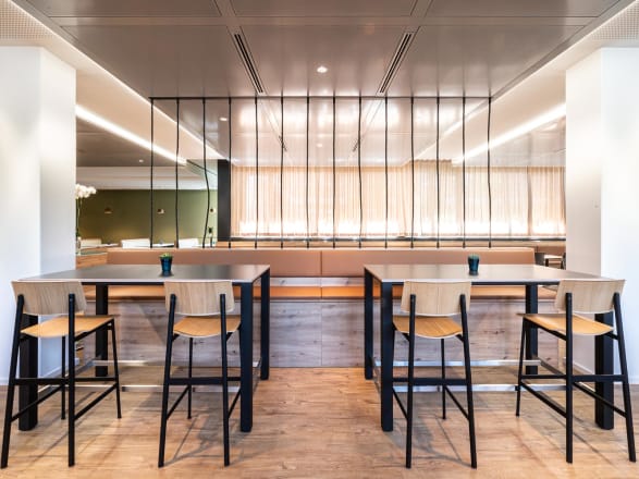 Hotelbodenbeläge - Featured Oak aus der Amtico Spacia Kollektion setzt natürliche Akzente.