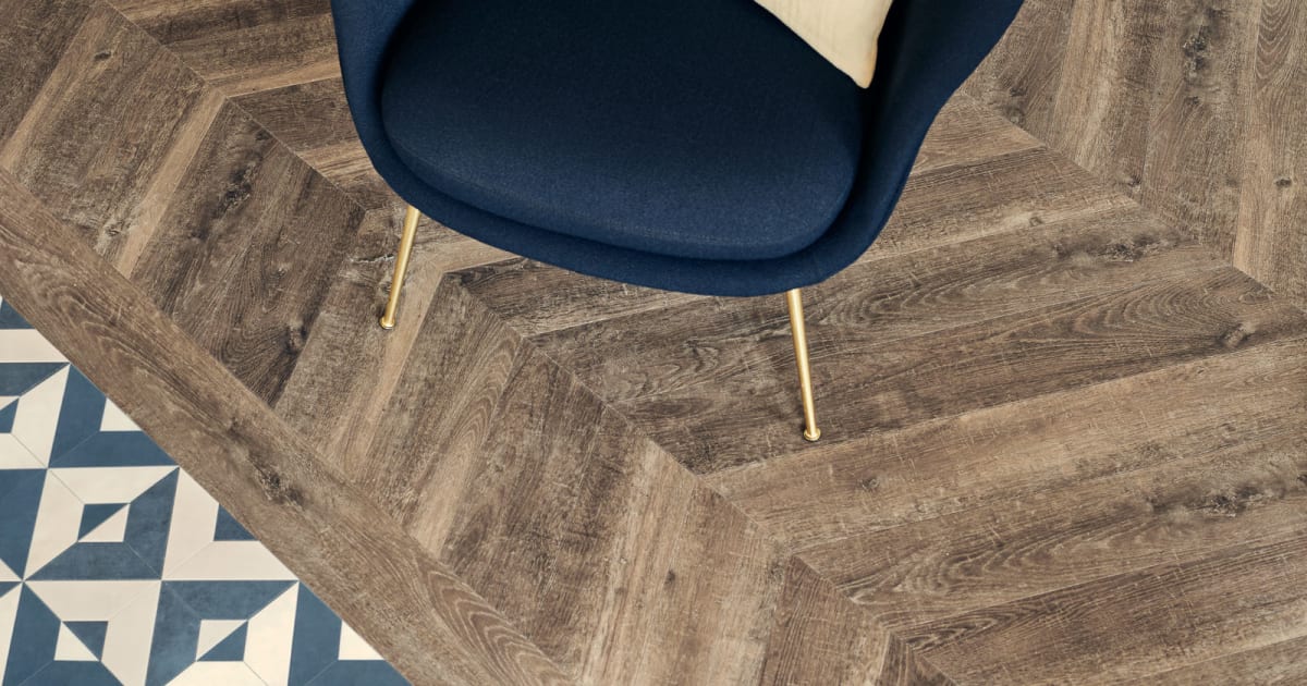Aged Oak: Beautifully designed LVT flooring from the Amtico Signature ...