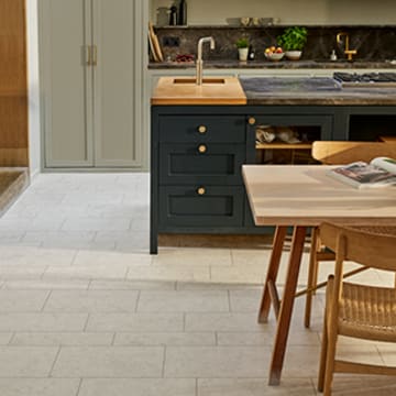 dc572 random stone pattern in shottery limestone and woolwiich concrete stripping