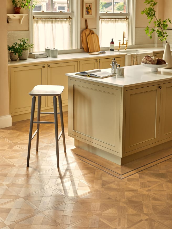 Georgian-style kitchen interior featuring Amtico Akari Lattice Large Honeysuckle, framed with a Polished Gold 9mm strip and White Oak border for an elegant heritage-inspired look