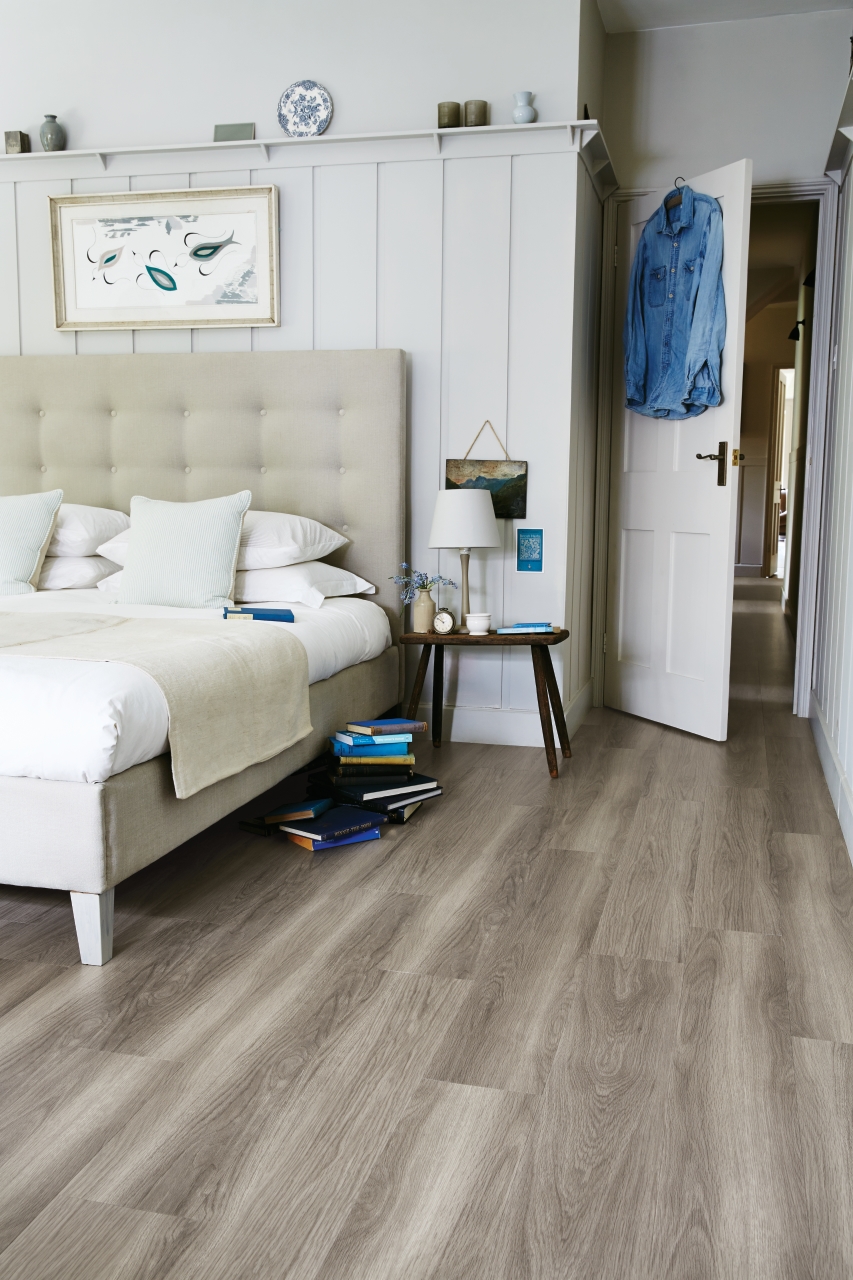 Nordic Oak: Beautifully designed LVT flooring from the Amtico Spacia  Collection, image size:853x1280