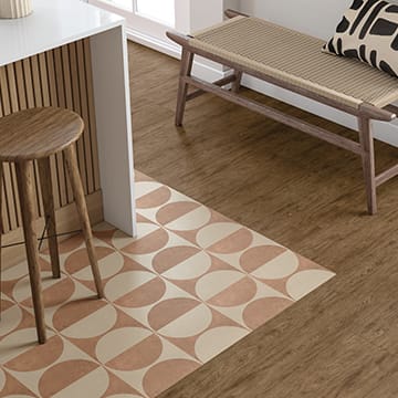 Wood-effect floor planks with patterned floor tiles