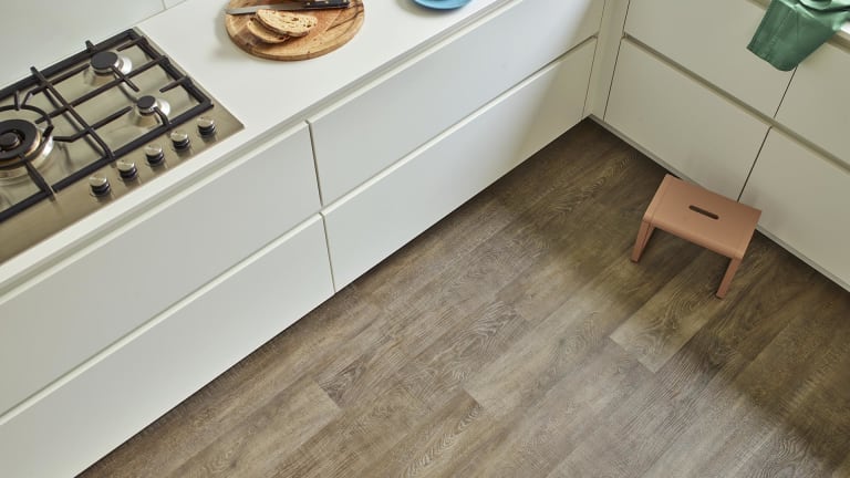 Kitchen floor feature Granary Oak in a Stripwood pattern